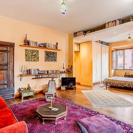Charming Bright Colosseum Apartment-2