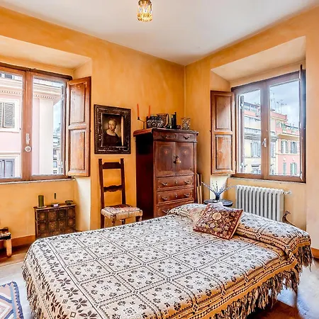 Charming Bright Colosseum Apartment-3